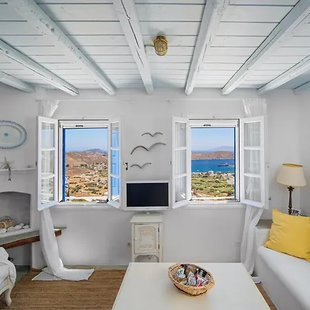Apollo Serifos Town