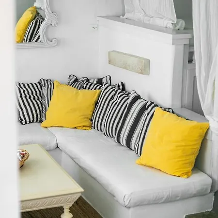 Apollo Apartment *